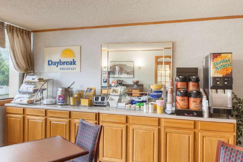 فندق Schenectady Inn & Suites