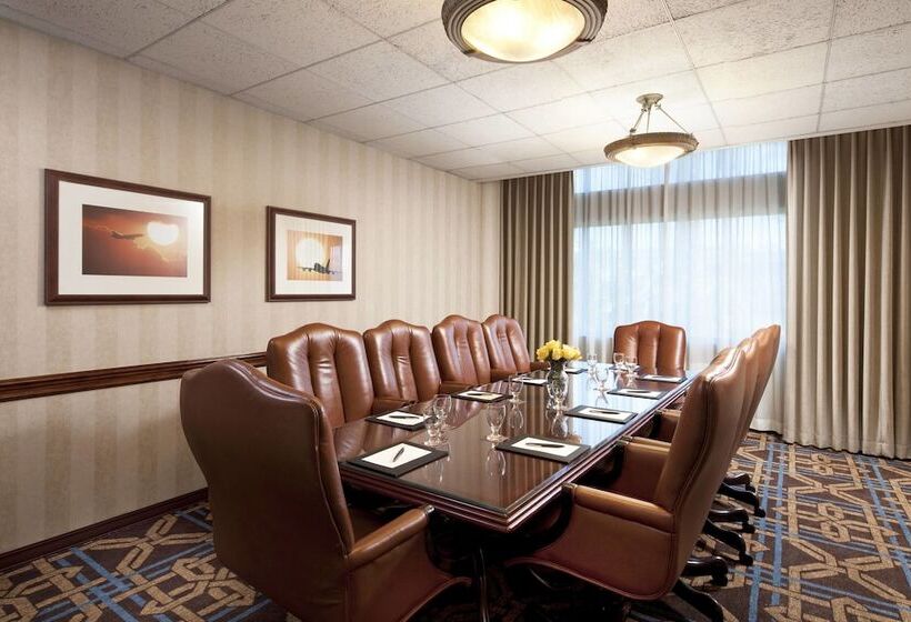 هتل Sheraton Ontario Airport