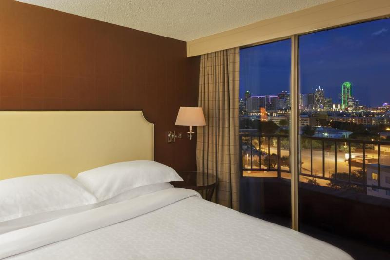 هتل Sheraton Suites Market Center Dallas