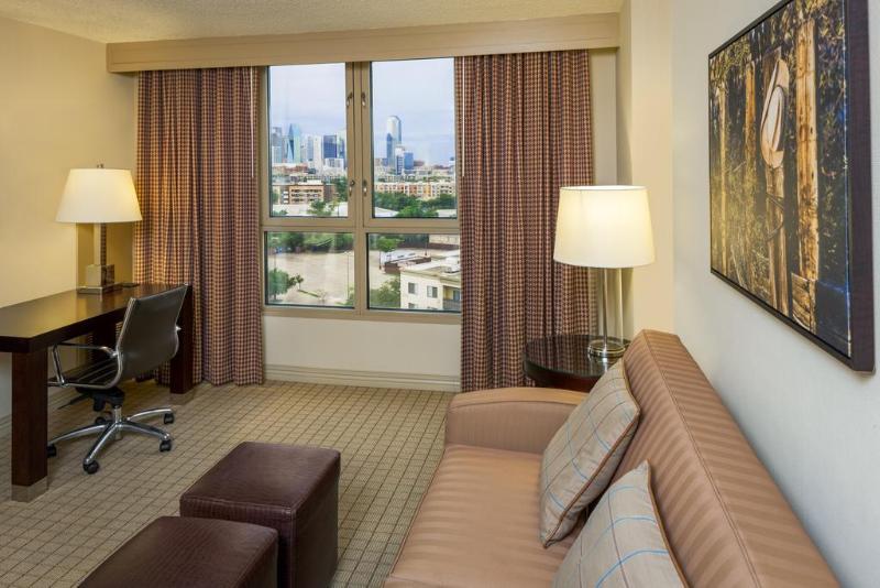 هتل Sheraton Suites Market Center Dallas