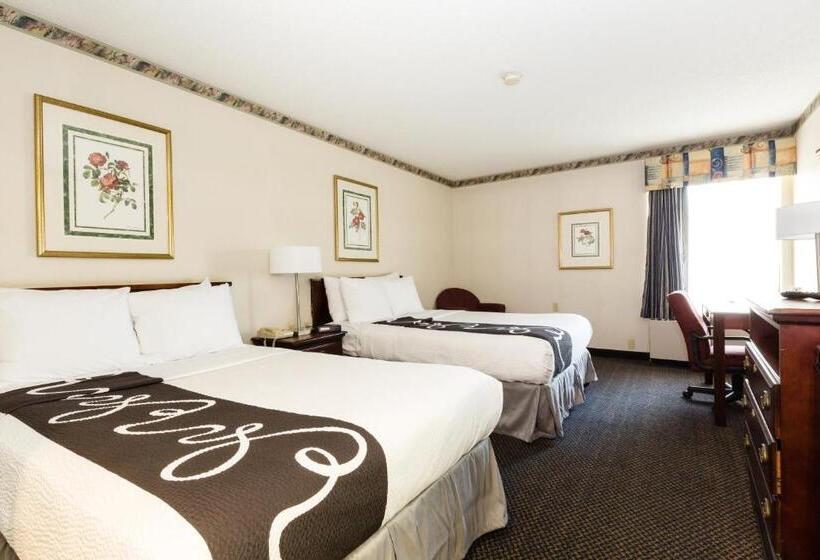 هتل The View Inn & Suites Bethlehem / Allentown / Lehigh Airport