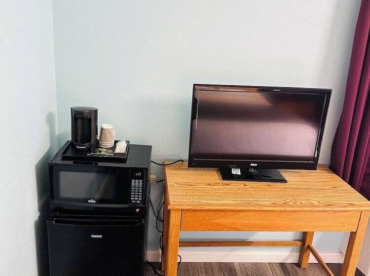 هتل Travel Inn & Suites