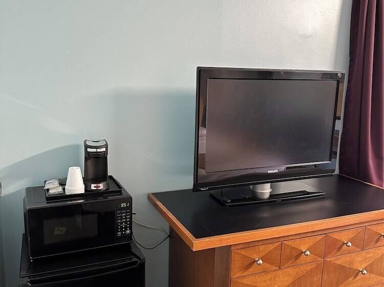 هتل Travel Inn & Suites