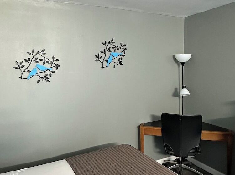 هتل Travel Inn & Suites
