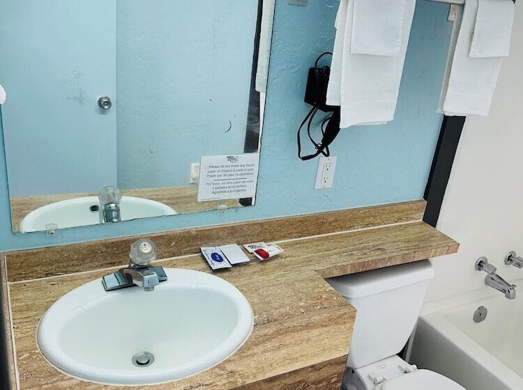 هتل Travel Inn & Suites