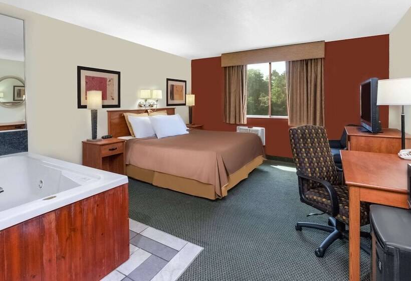 هتل Travelodge By Wyndham Jackson