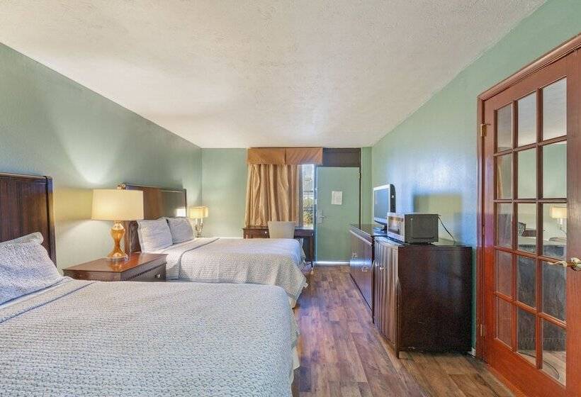 ホテル Williamsburg Suites