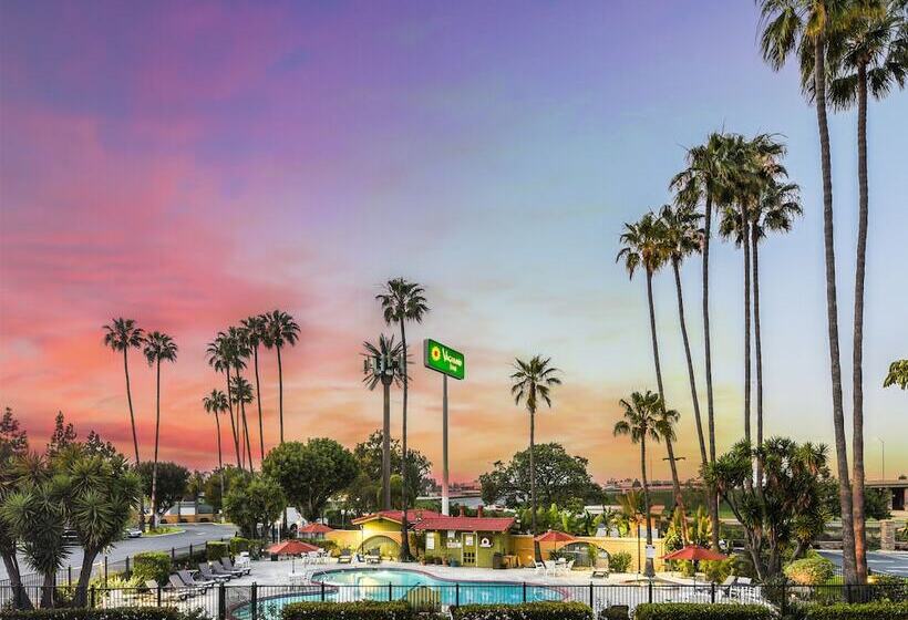 Отель Vagabond Inn Costa Mesa