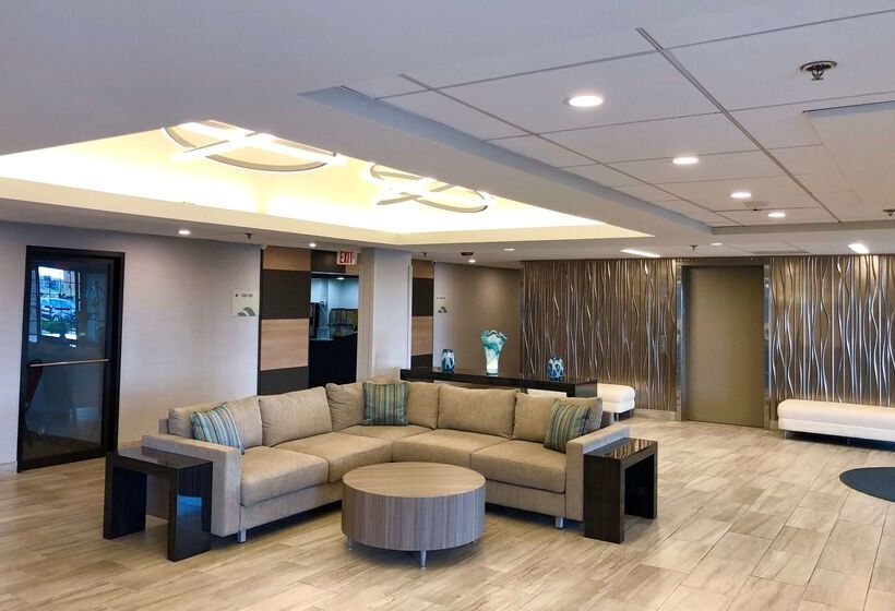 هتل Wingate By Wyndham Detroit Metro Airport