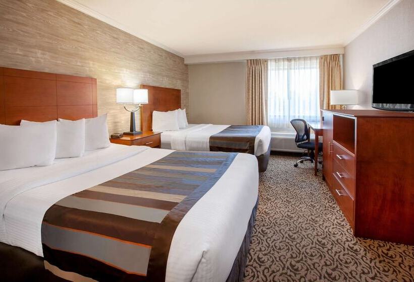 هتل Wingate By Wyndham Detroit Metro Airport