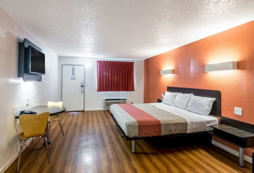 فندق على الطريق Whitten Inn