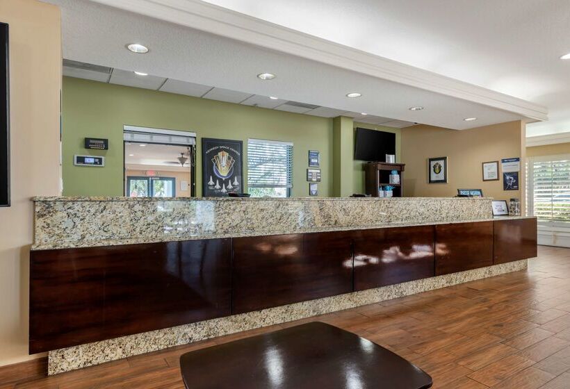 منتجع Best Western Cocoa Beach Hotel & Suites