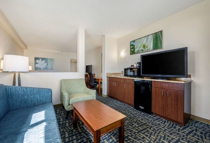 منتجع Best Western Cocoa Beach Hotel & Suites