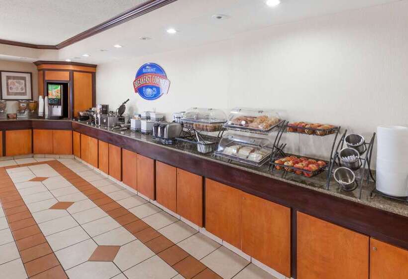 ホテル Hometowne Studios By Red Roof Auburn Hills