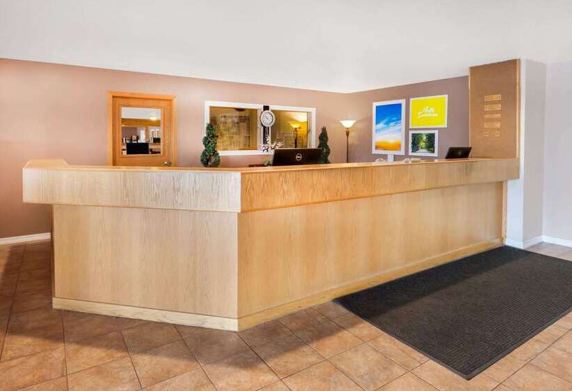 בית מלון כפרי Baymont By Wyndham Manistee