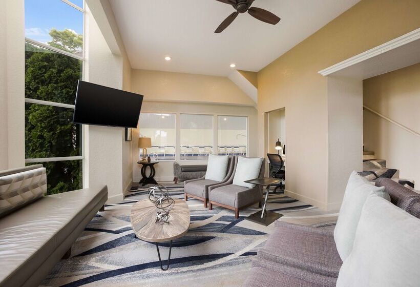 Отель Best Western Harbour Pointe Lakefront