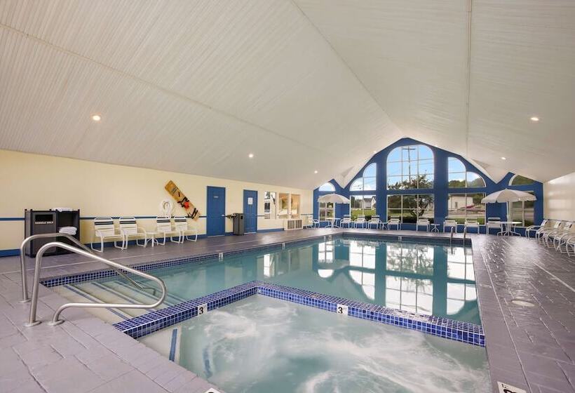 Отель Best Western Harbour Pointe Lakefront