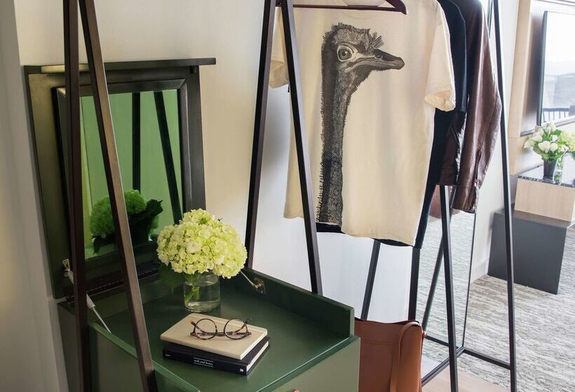 هتل C. Baldwin, Curio Collection By Hilton