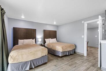 هتل Celebration Suites