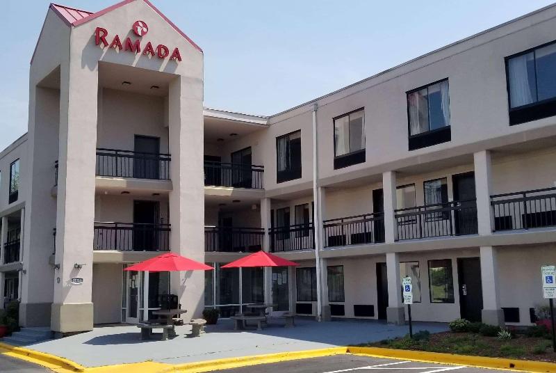 هتل Clarion Pointe   Greensboro Coliseum Area