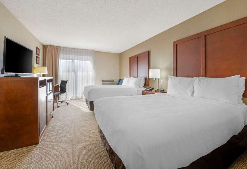 فندق Comfort Inn & Suites North At The Pyramids