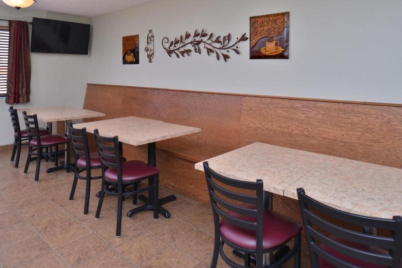 هتل Cottonwood Inn And Conference Center