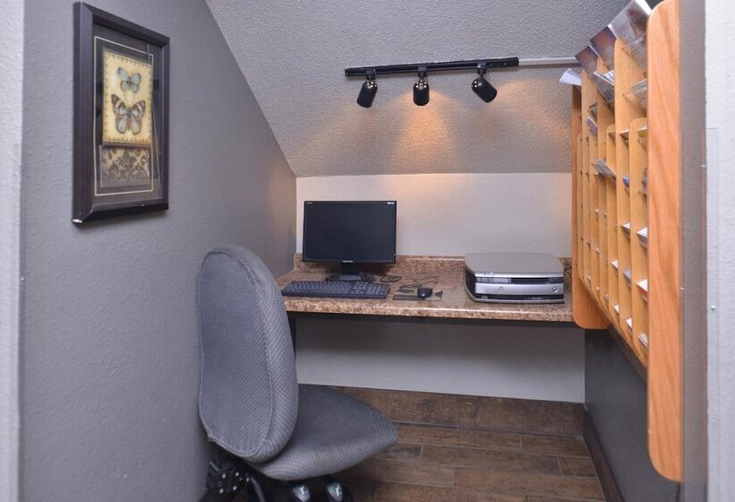 هتل Cottonwood Inn And Conference Center