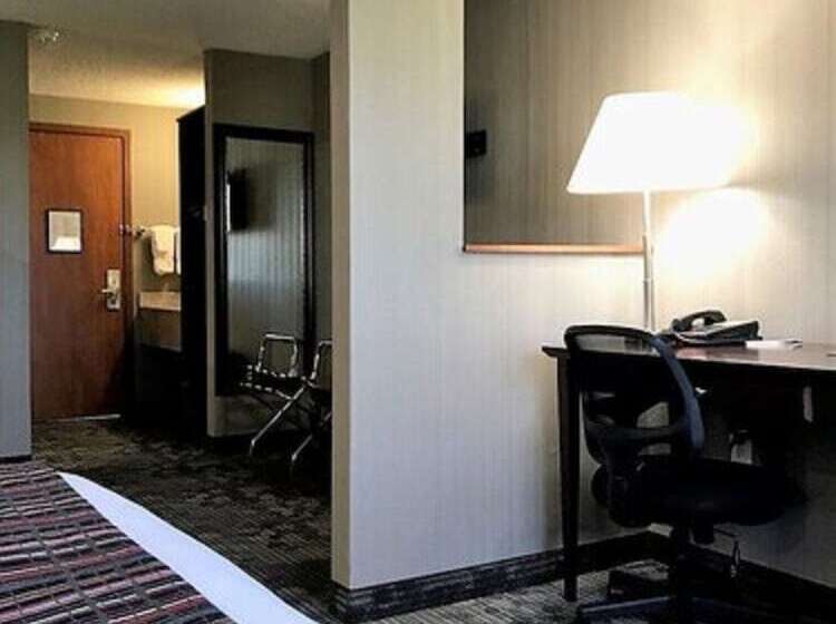 هتل Country Inn & Suites By Radisson, Delta Park North Portland