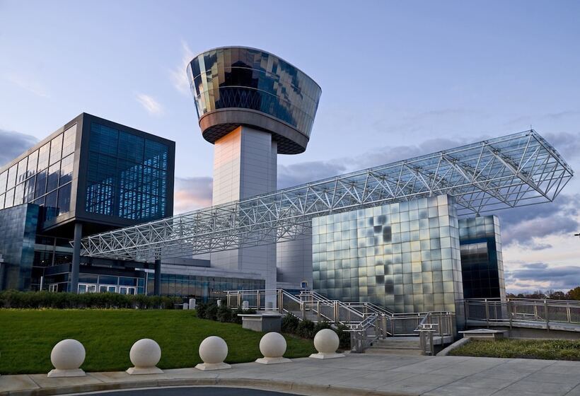هتل Crowne Plaza Dulles Airport, An Ihg
