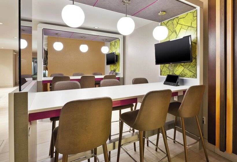هتل Crowne Plaza Dulles Airport, An Ihg