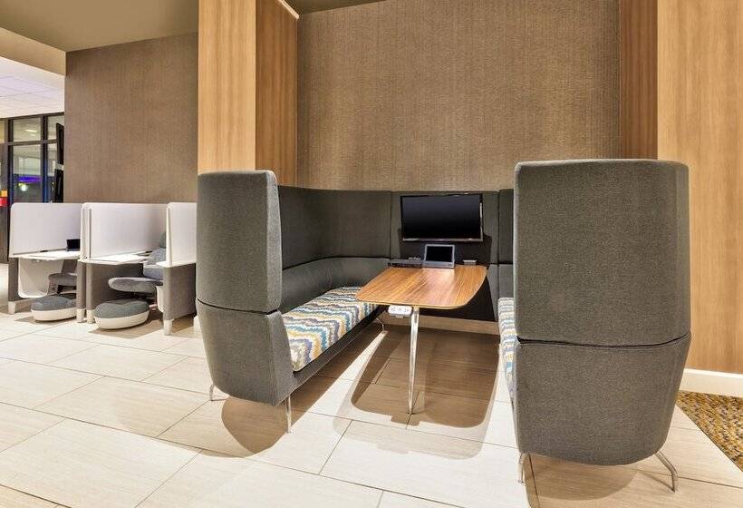 هتل Crowne Plaza Dulles Airport, An Ihg