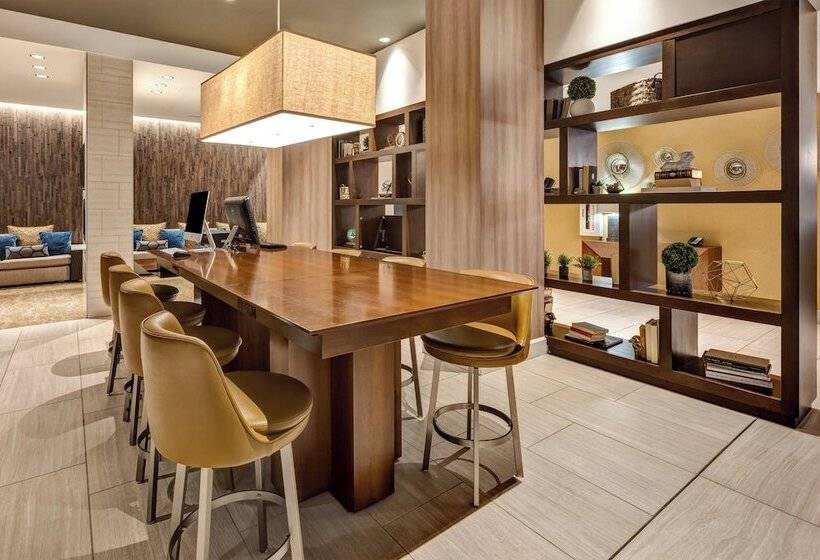 هتل Crowne Plaza Dulles Airport, An Ihg