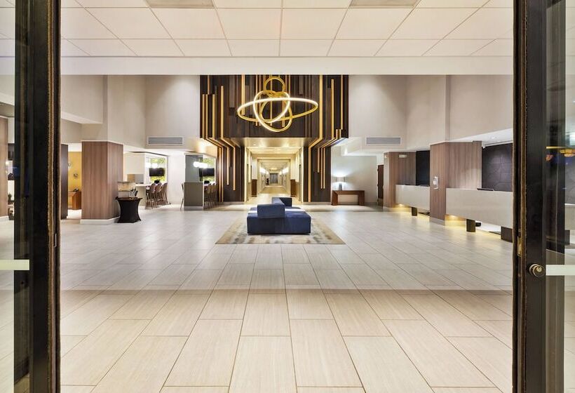 هتل Crowne Plaza Dulles Airport, An Ihg
