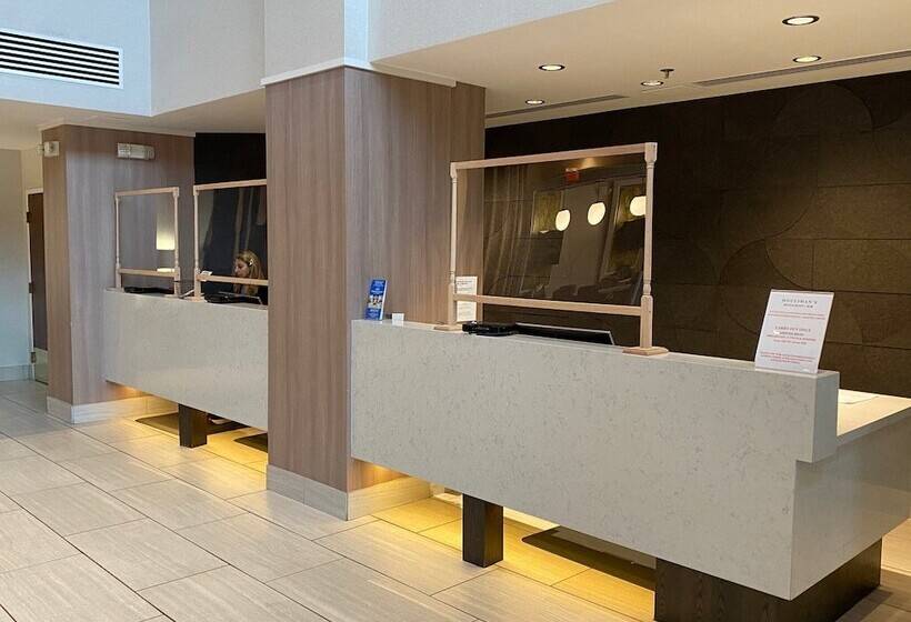هتل Crowne Plaza Dulles Airport, An Ihg