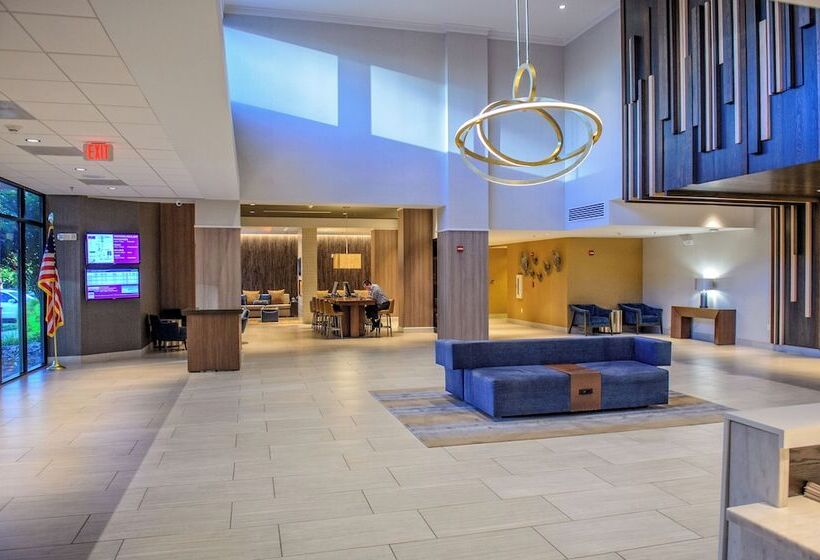 هتل Crowne Plaza  Dulles Airport