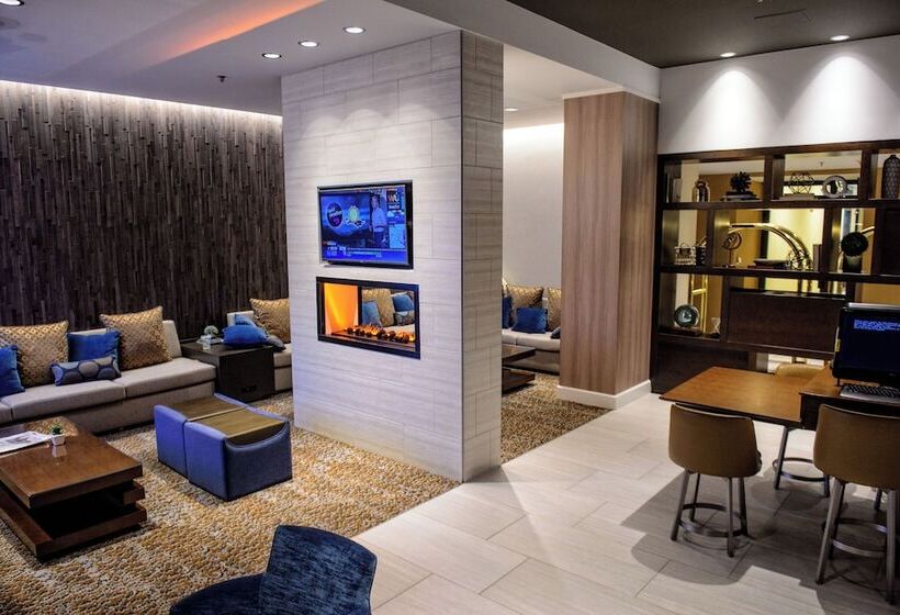 هتل Crowne Plaza  Dulles Airport