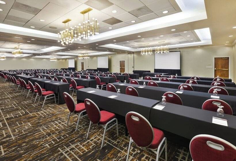 هتل Crowne Plaza Dulles Airport, An Ihg