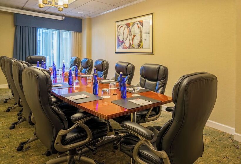هتل Crowne Plaza Dulles Airport, An Ihg