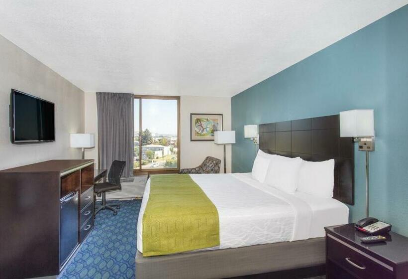 Отель La Quinta Inn & Suites By Wyndham Oakland Airport Coliseum