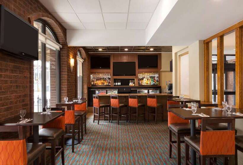هتل Days Inn By Wyndham Baltimore Inner Harbor