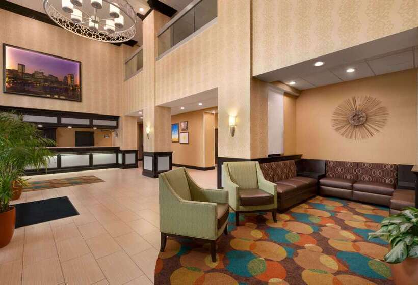 هتل Days Inn By Wyndham Baltimore Inner Harbor