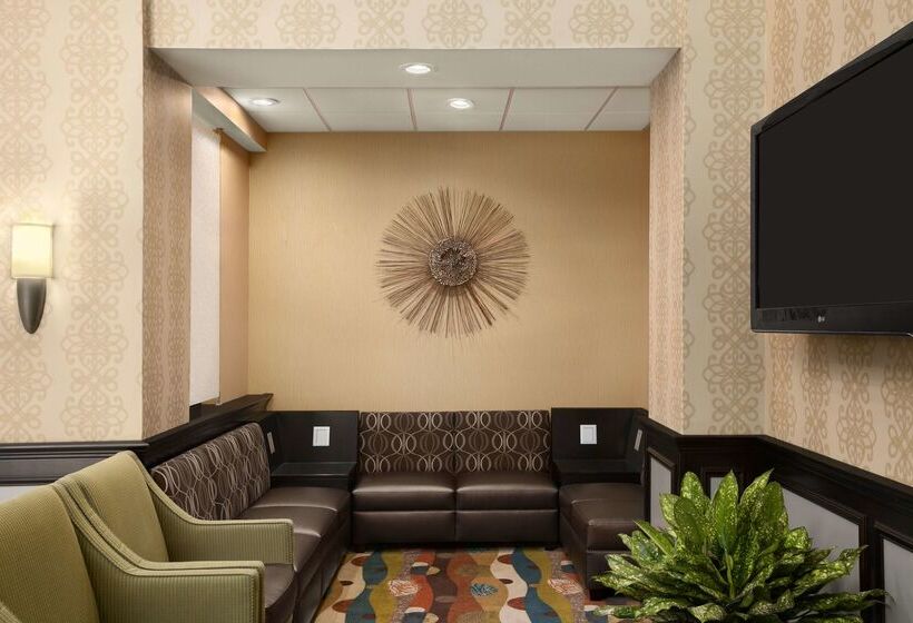 هتل Days Inn By Wyndham Baltimore Inner Harbor