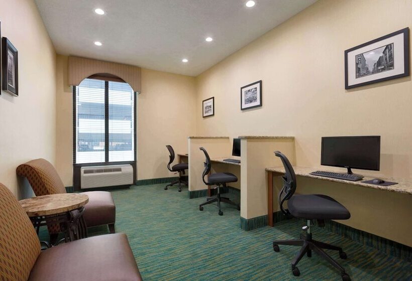 هتل Days Inn By Wyndham Baltimore Inner Harbor