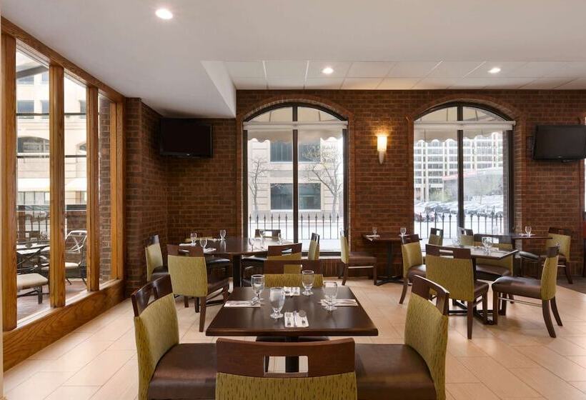 هتل Days Inn By Wyndham Baltimore Inner Harbor
