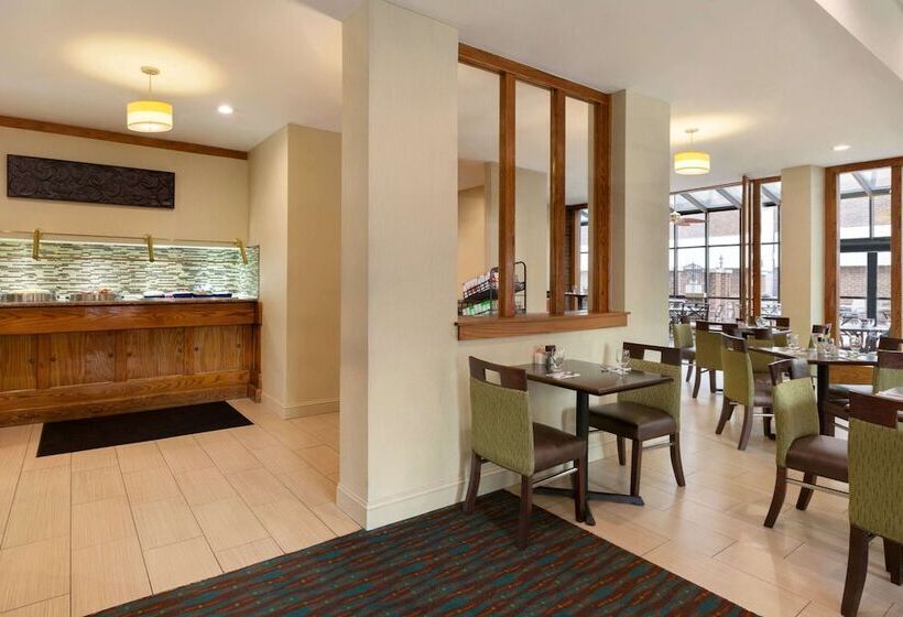 هتل Days Inn By Wyndham Baltimore Inner Harbor