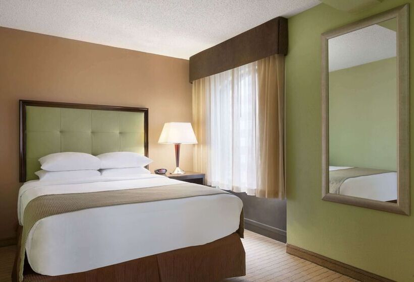 هتل Days Inn By Wyndham Baltimore Inner Harbor