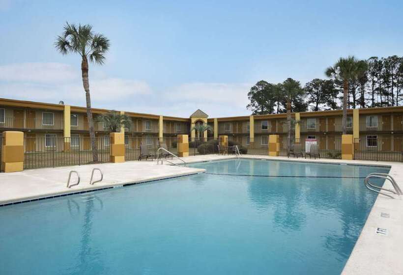 هتل Days Inn By Wyndham Brunswick/st. Simons Area