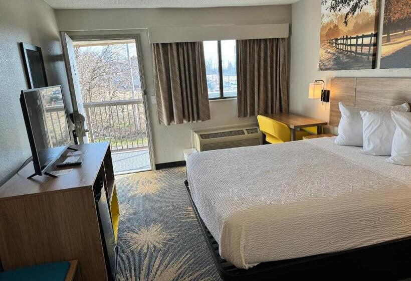 בית מלון כפרי Days Inn By Wyndham Cloverdale Greencastle