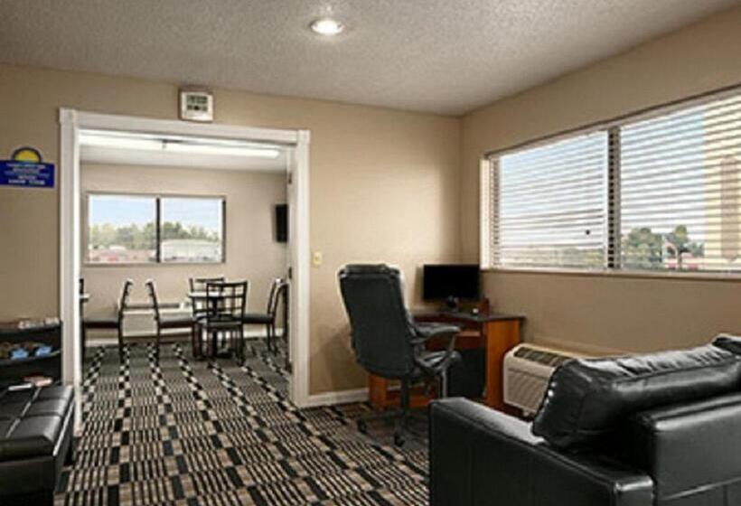 בית מלון כפרי Days Inn By Wyndham Cloverdale Greencastle