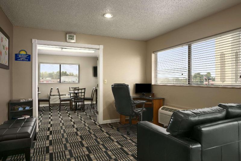 בית מלון כפרי Days Inn By Wyndham Cloverdale Greencastle